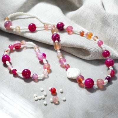 Collar y pulsera con ágatas y perlas de agua dulce