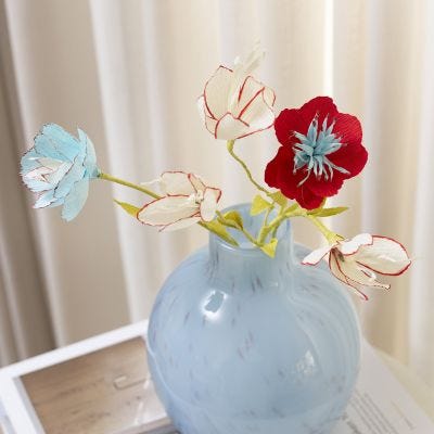 Flores de papel crepé decoradas con rotuladores