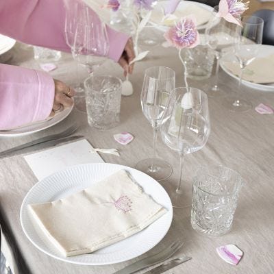 Decoración de mesa en tonos pastel para 6 personas
