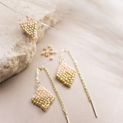 Aretes con colgantes de semillas de rocaille