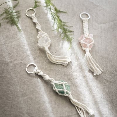 Llavero de macramé con cristal
