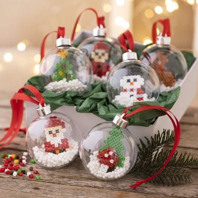 Bolas de Navidad con figuras de cuentas