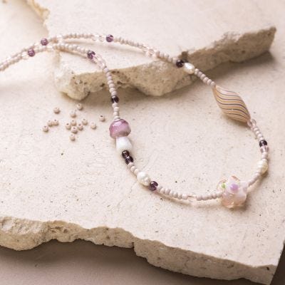 Collar con cuentas grandes de cristal rosa