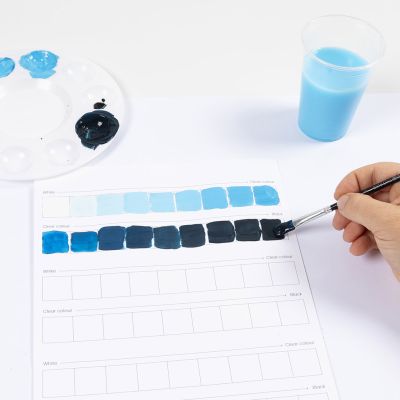 Cómo usar el blanco y negro para cambiar el tono del color gouache