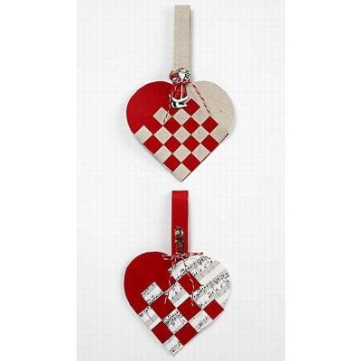 Old-Fashioned Woven Christmas Hearts
