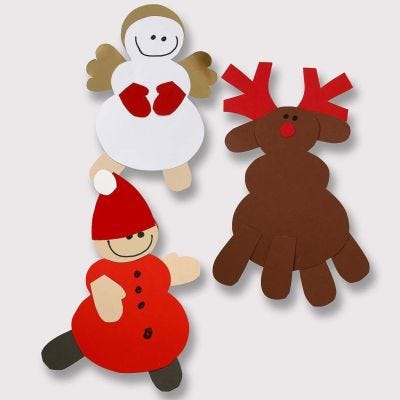 Un reno y otros adornos de navidad de cartulina