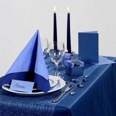 Inspiración de fiesta con decoraciones de mesa azul