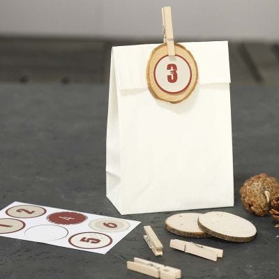 Bolsas de papel decoradas para el calendario de adviento