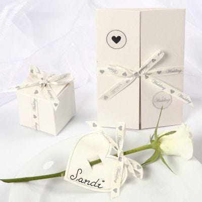 Decoraciones de boda con romántica cinta satinada