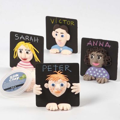 Retrato 3D con Silk Clay sobre un posavasos