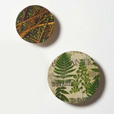 Colgador de madera decorado con decoupage