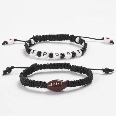 Pulseras trenzadas con palabras y símbolos