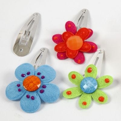 Pinzas para el pelo con flores de fieltro y cabochones