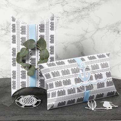 Cajas almohadas decoradas con cinta azul