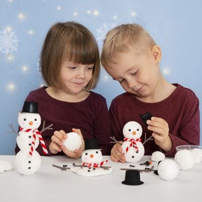 Construye un muñeco de nieve de poliestireno y Foam Clay
