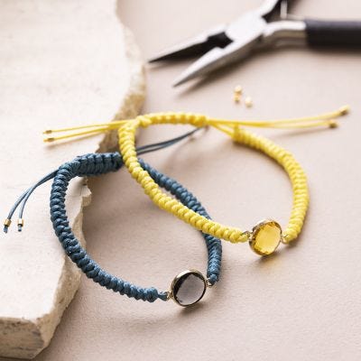 Pulsera con un colgante de joyería