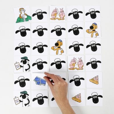 Un juego de memoria de La oveja Shaun decorado con rotuladores