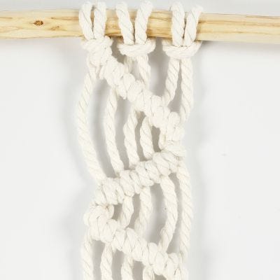 Cómo atar nudos de macramé de doble medio enganche diagonal