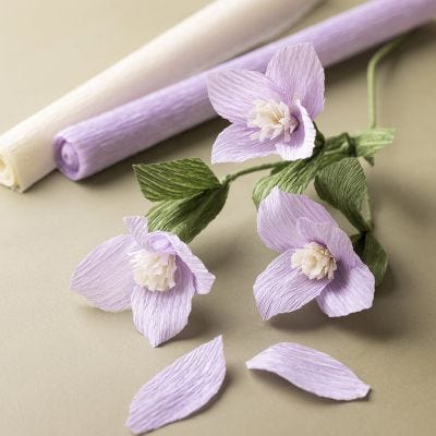 Clemátide en papel crespón