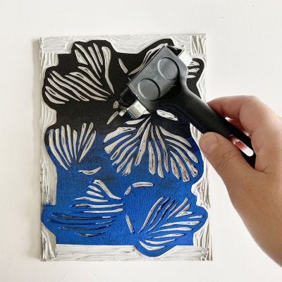 Cómo hacer impresiones con bloques de linóleo con un degradado de color