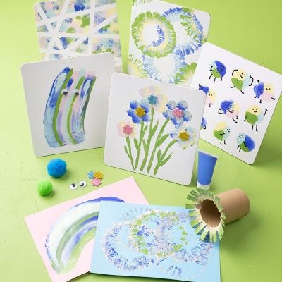 Pinturas hechas con globos, pompones y tubos de cartón