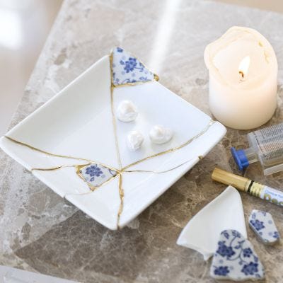Plato reparado con la técnica Kintsugi