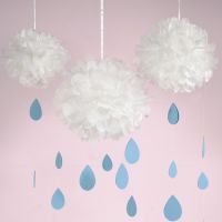  Una nube Pom-Pom de papel de seda con gotas de lluvia