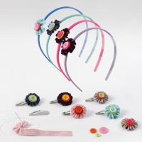 Accesorios para el pelo con flores hechas con cinta de terciopelo y botones