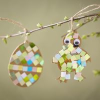 Pollito de Pascua y huevo de Pascua con mosaicos