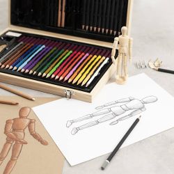Conjunto de bocetos y dibujos
